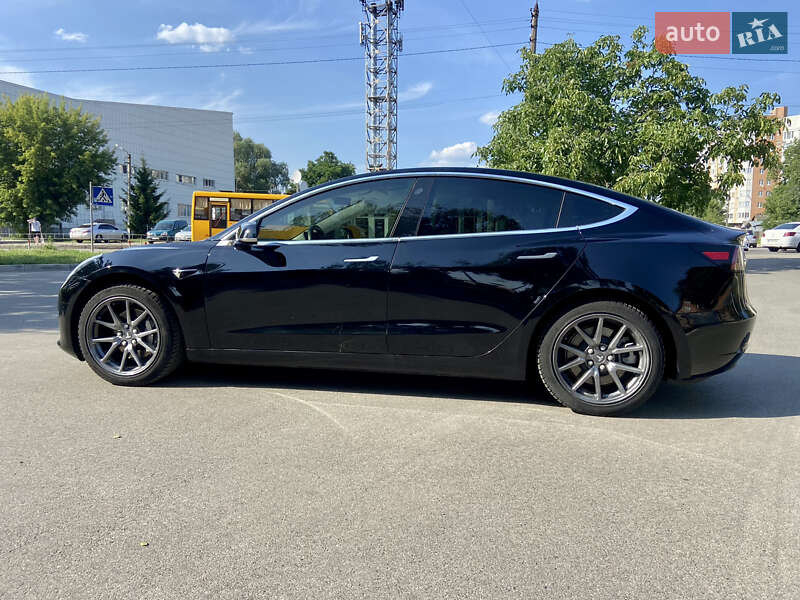 Седан Tesla Model 3 2019 в Киеве