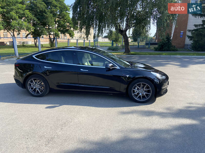 Седан Tesla Model 3 2019 в Киеве