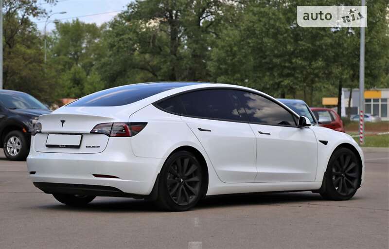Седан Tesla Model 3 2020 в Киеве