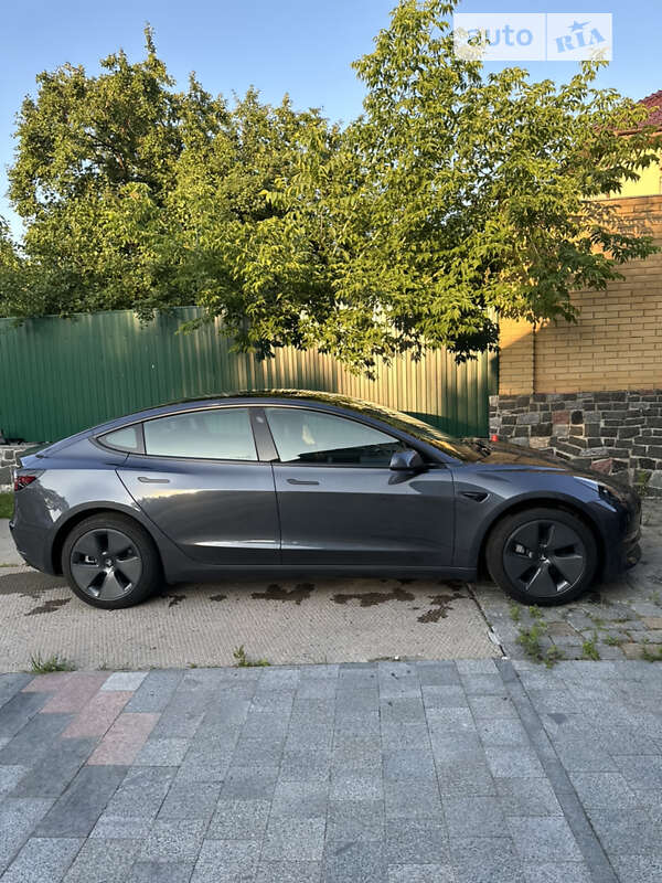 Седан Tesla Model 3 2022 в Житомире