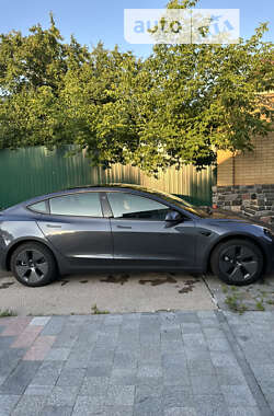 Седан Tesla Model 3 2022 в 