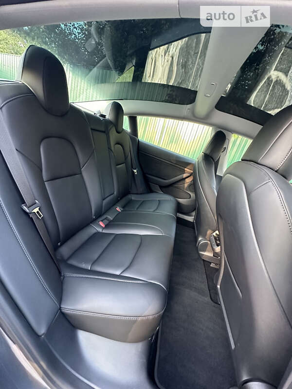 Седан Tesla Model 3 2022 в Житомире