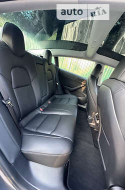 Седан Tesla Model 3 2022 в 
