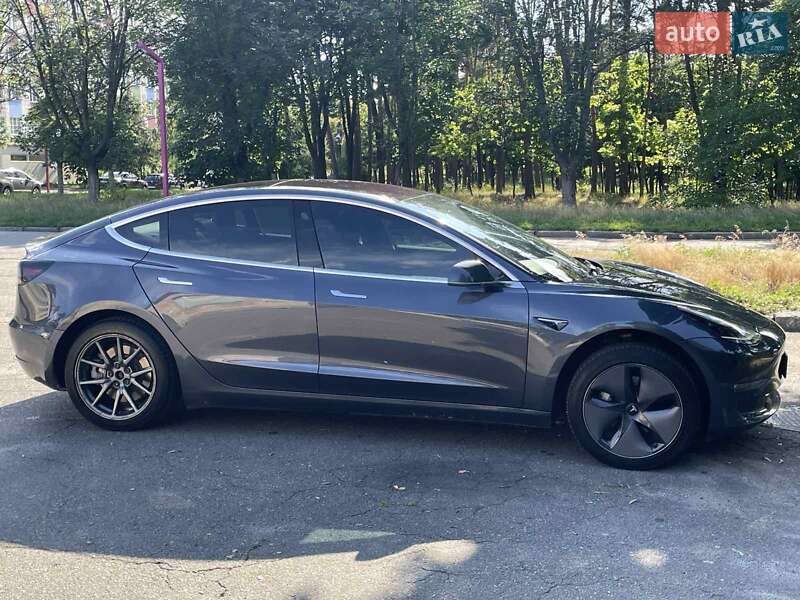 Седан Tesla Model 3 2018 в Киеве
