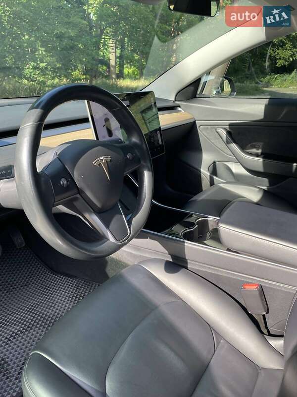 Седан Tesla Model 3 2018 в Киеве