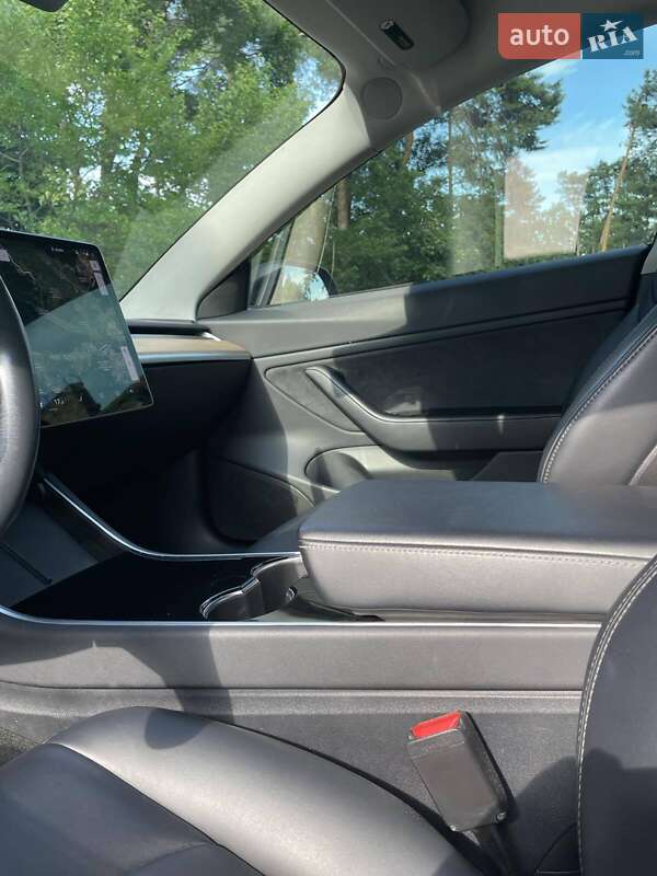 Седан Tesla Model 3 2018 в Киеве