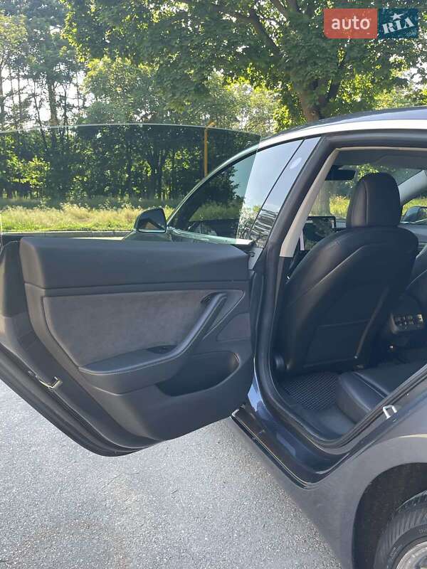 Седан Tesla Model 3 2018 в Киеве
