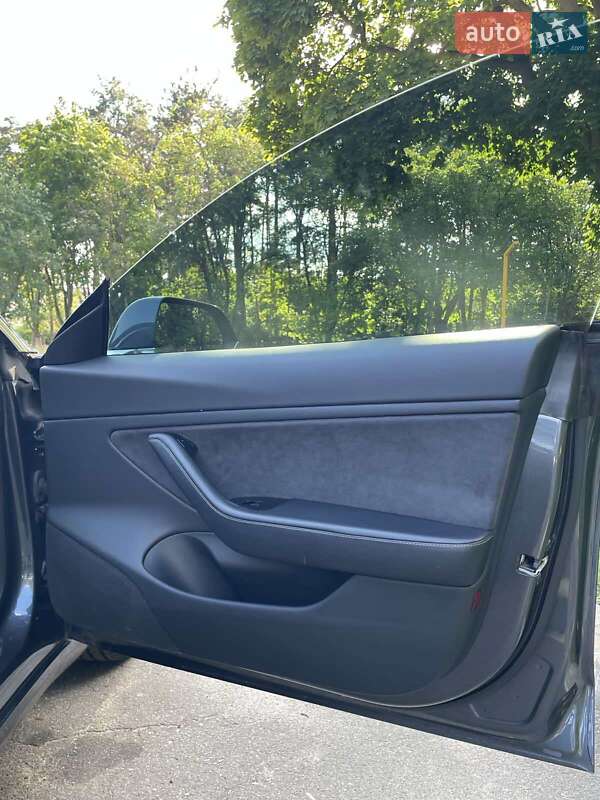 Седан Tesla Model 3 2018 в Киеве