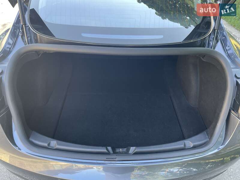 Седан Tesla Model 3 2018 в Киеве