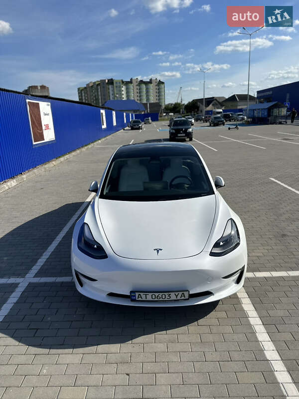 Седан Tesla Model 3 2022 в Калуше