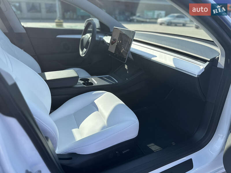Седан Tesla Model 3 2022 в Калуше