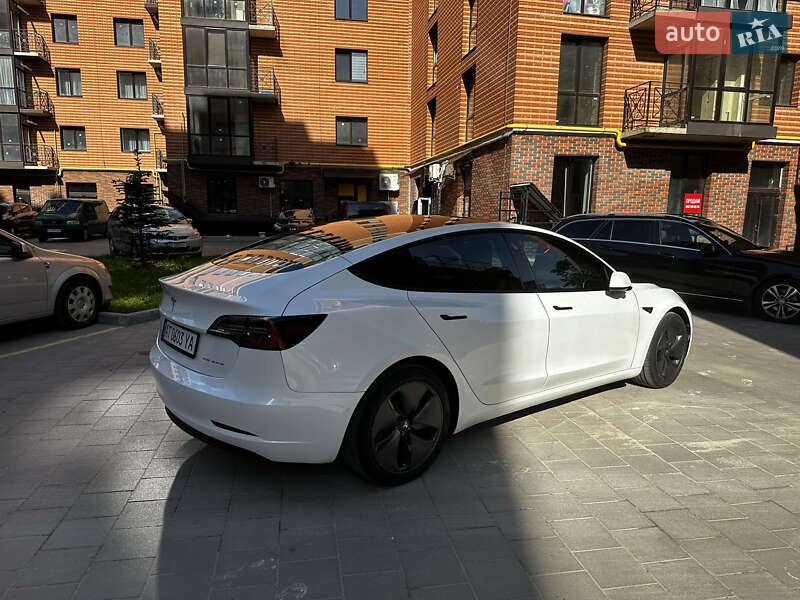 Седан Tesla Model 3 2022 в Калуше