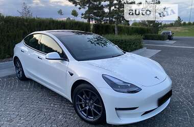 Седан Tesla Model 3 2022 в Киеве