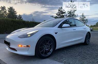 Седан Tesla Model 3 2022 в Киеве