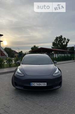 Седан Tesla Model 3 2021 в Львові