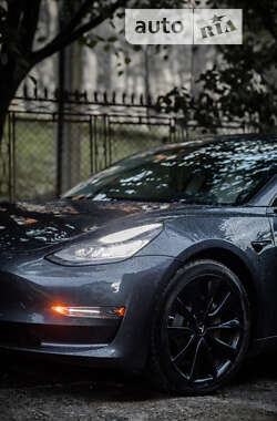 Седан Tesla Model 3 2020 в Яремче