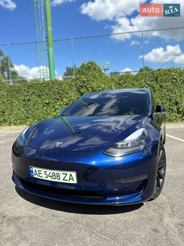 Седан Tesla Model 3 2020 в 