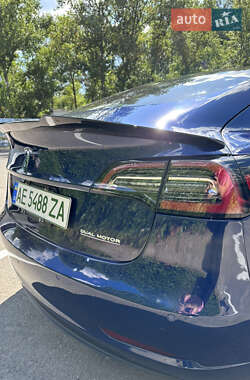 Седан Tesla Model 3 2020 в 