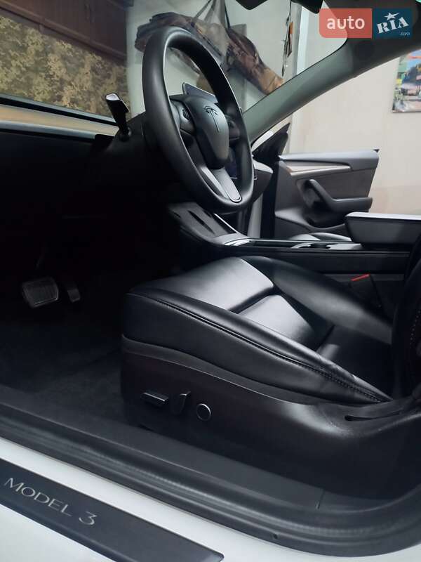 Седан Tesla Model 3 2022 в Староконстантинове