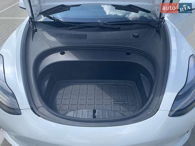 Седан Tesla Model 3 2022 в Староконстантинове