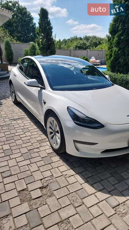 Седан Tesla Model 3 2021 в Дніпрі
