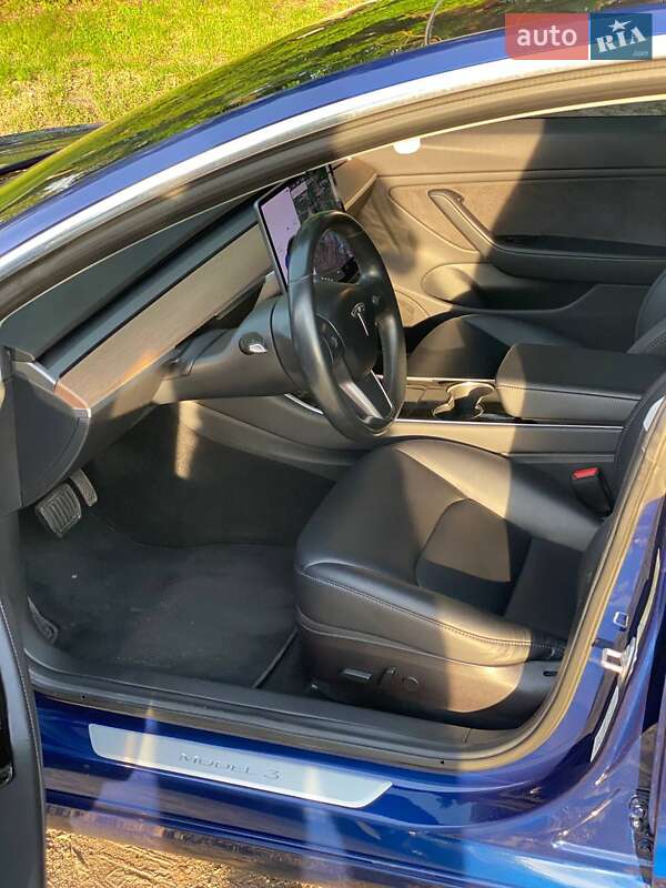 Седан Tesla Model 3 2018 в Сумах