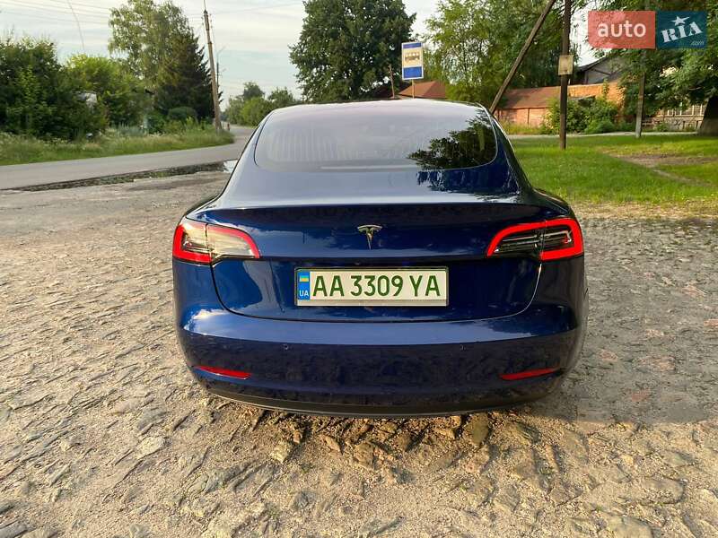Седан Tesla Model 3 2018 в Сумах