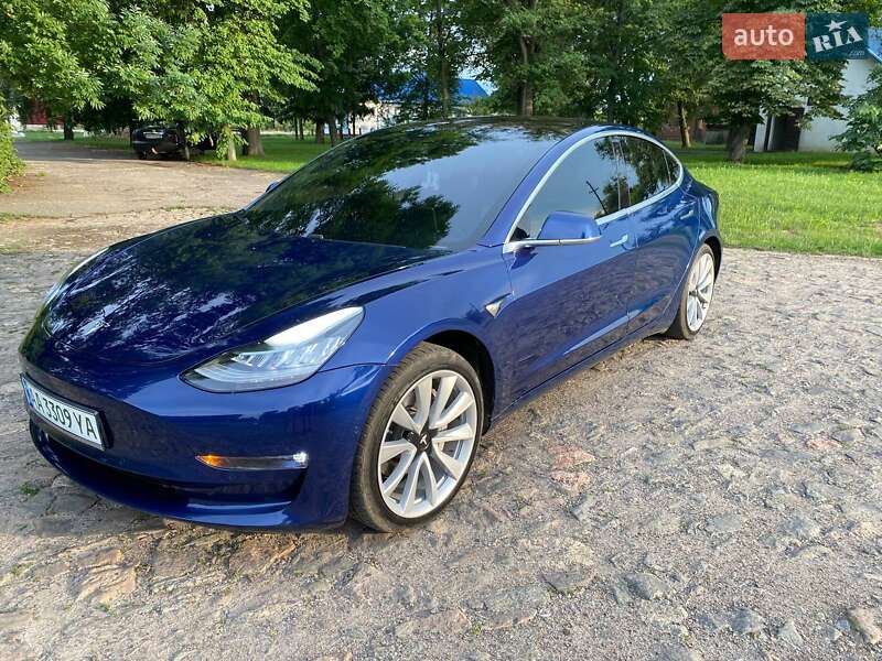 Седан Tesla Model 3 2018 в Сумах