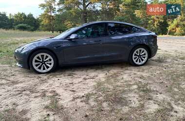 Седан Tesla Model 3 2022 в 
