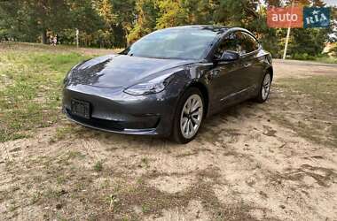 Седан Tesla Model 3 2022 в 