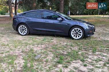 Седан Tesla Model 3 2022 в 