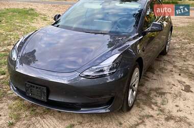 Седан Tesla Model 3 2022 в 
