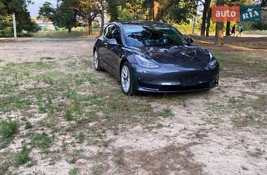 Седан Tesla Model 3 2022 в 