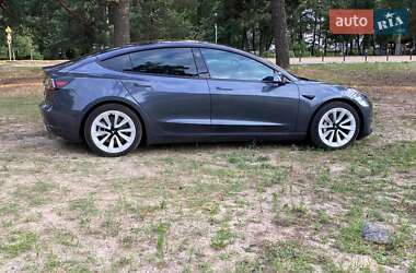 Седан Tesla Model 3 2022 в 