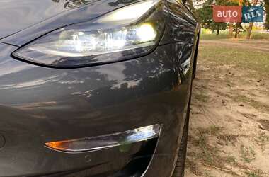 Седан Tesla Model 3 2022 в 