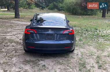 Седан Tesla Model 3 2022 в 