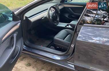 Седан Tesla Model 3 2022 в 