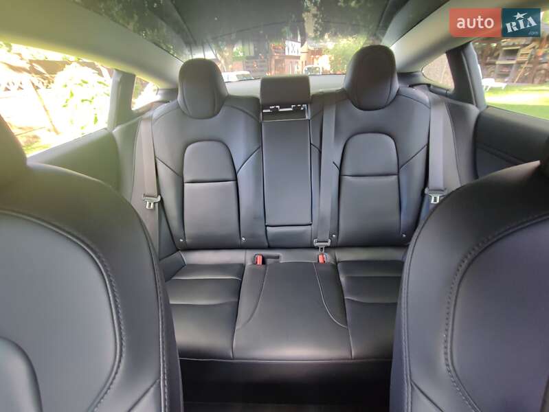 Седан Tesla Model 3 2018 в Києві