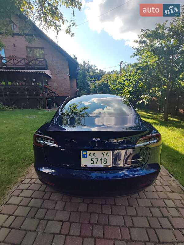 Седан Tesla Model 3 2018 в Києві
