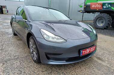Седан Tesla Model 3 2020 в Звенигородці