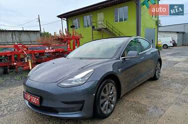 Седан Tesla Model 3 2020 в Звенигородці