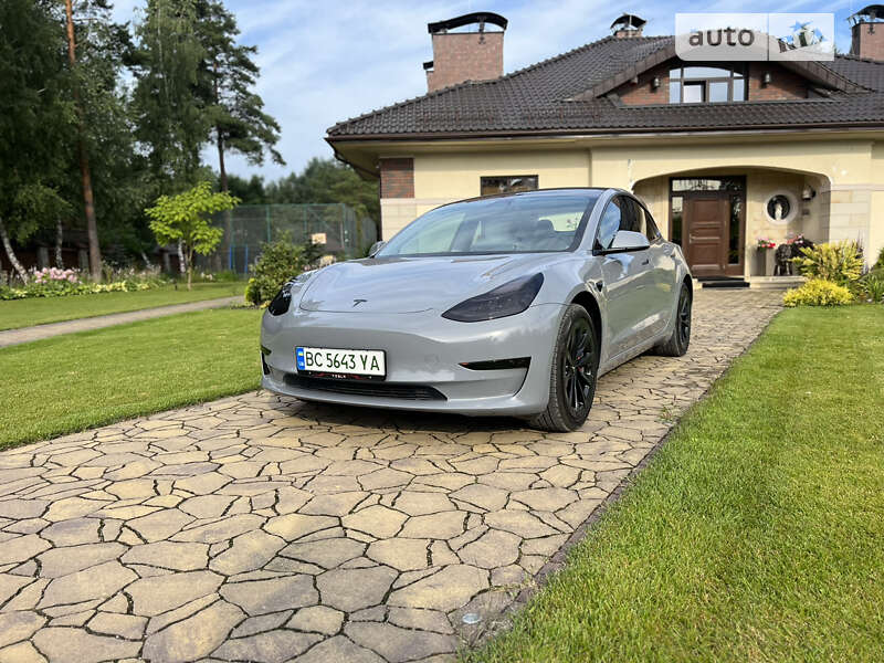 Седан Tesla Model 3 2021 в Львові