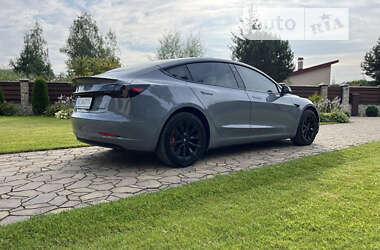 Седан Tesla Model 3 2021 в 