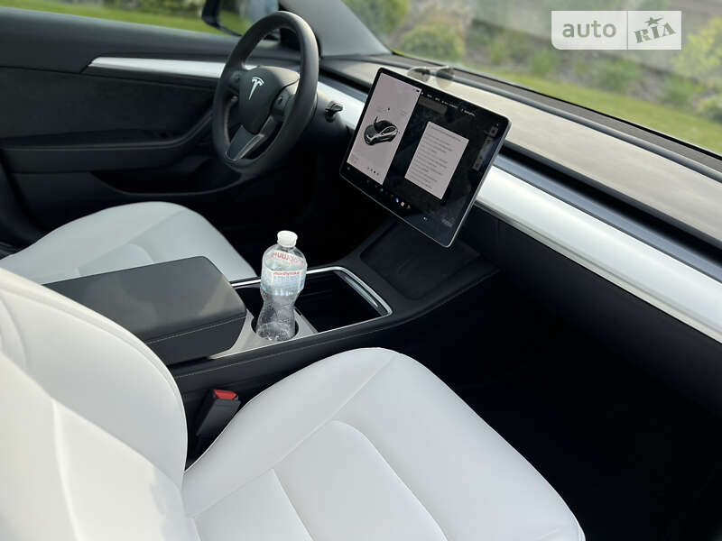 Седан Tesla Model 3 2021 в Львові