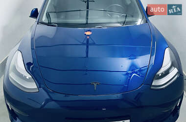Седан Tesla Model 3 2020 в Івано-Франківську