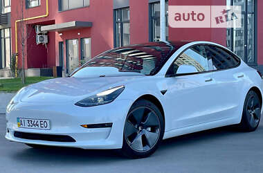 Седан Tesla Model 3 2021 в 