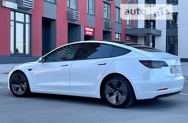 Седан Tesla Model 3 2021 в 