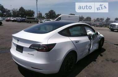 Седан Tesla Model 3 2021 в Воловце