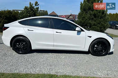Седан Tesla Model 3 2020 в 