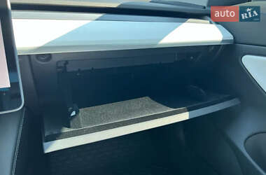 Седан Tesla Model 3 2020 в 